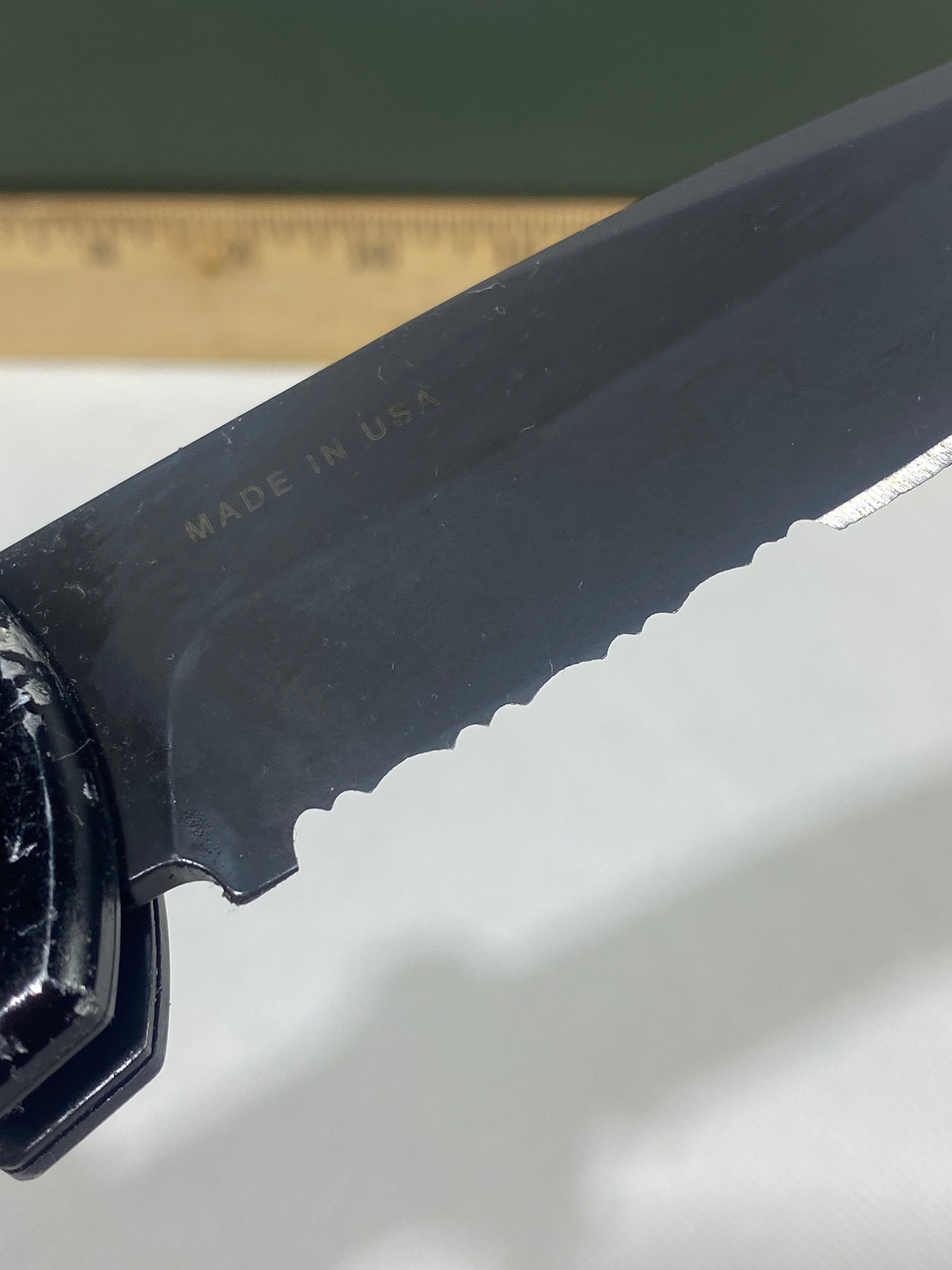 Gerber -83. 06. Light usage. Needs oil. Some damage in the handle. Possible Rust.