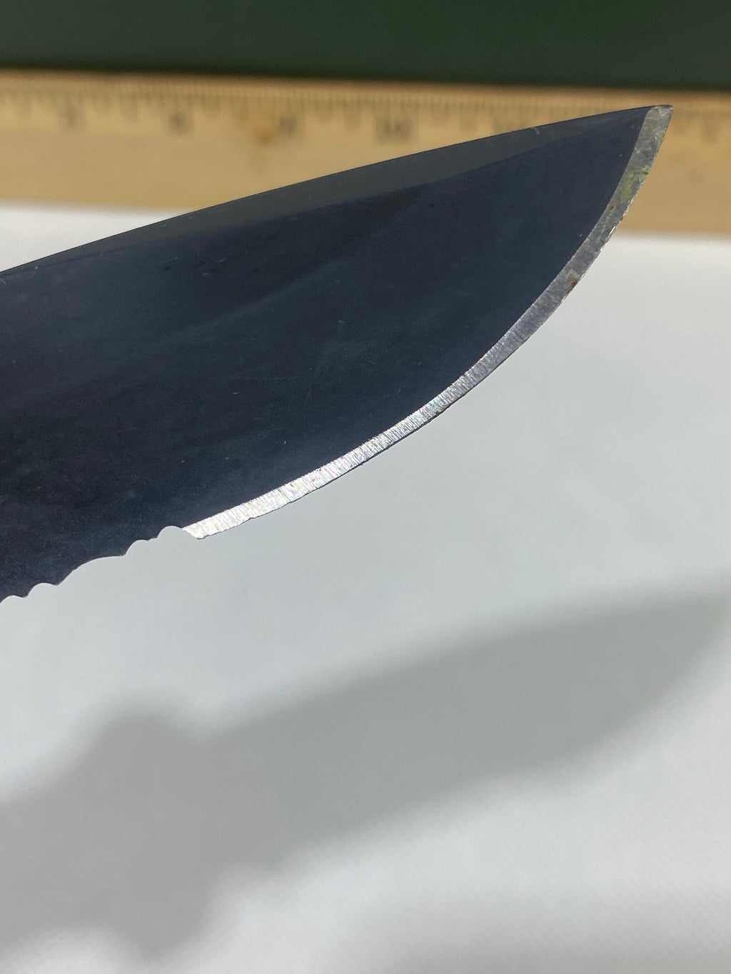 Gerber -83. 06. Light usage. Needs oil. Some damage in the handle. Possible Rust.