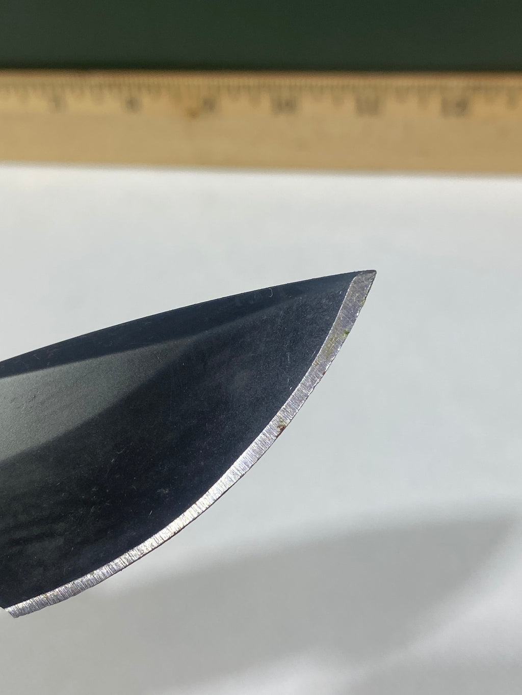 Gerber -83. 06. Light usage. Needs oil. Some damage in the handle. Possible Rust.