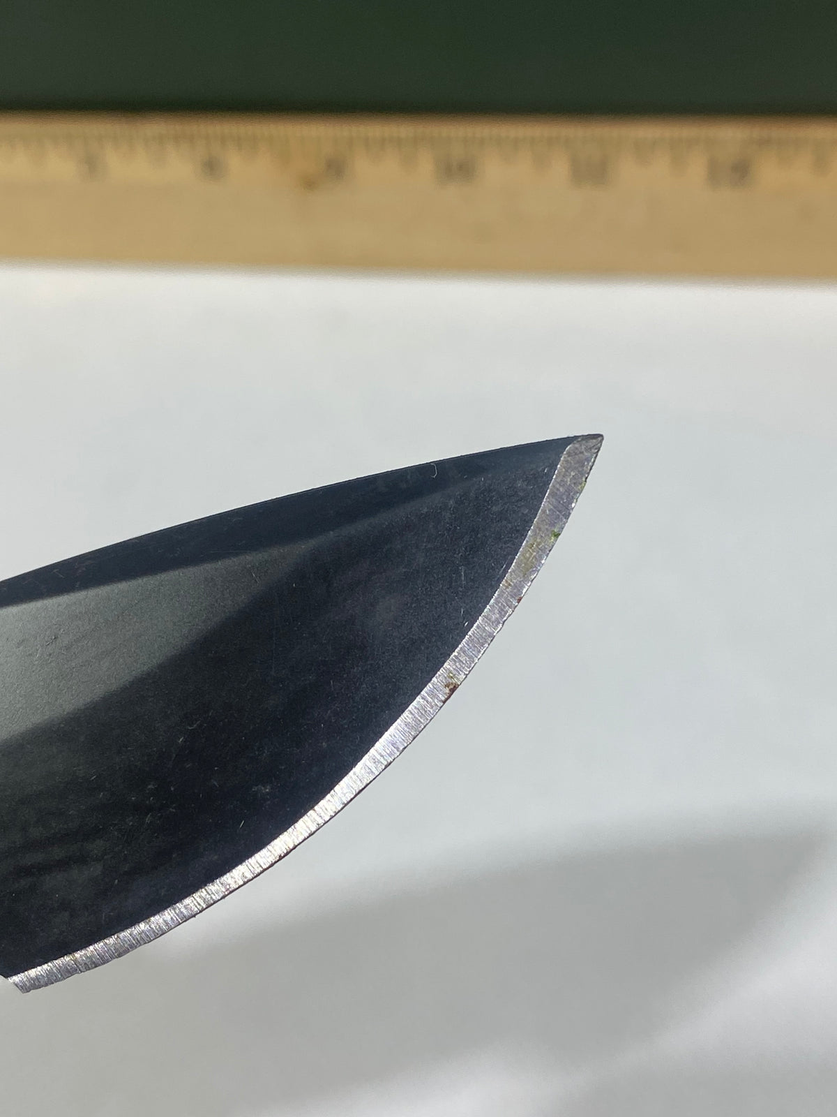 Gerber -83. 06. Light usage. Needs oil. Some damage in the handle. Possible Rust.