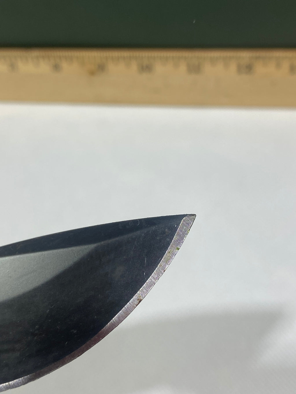 Gerber -83. 06. Light usage. Needs oil. Some damage in the handle. Possible Rust.