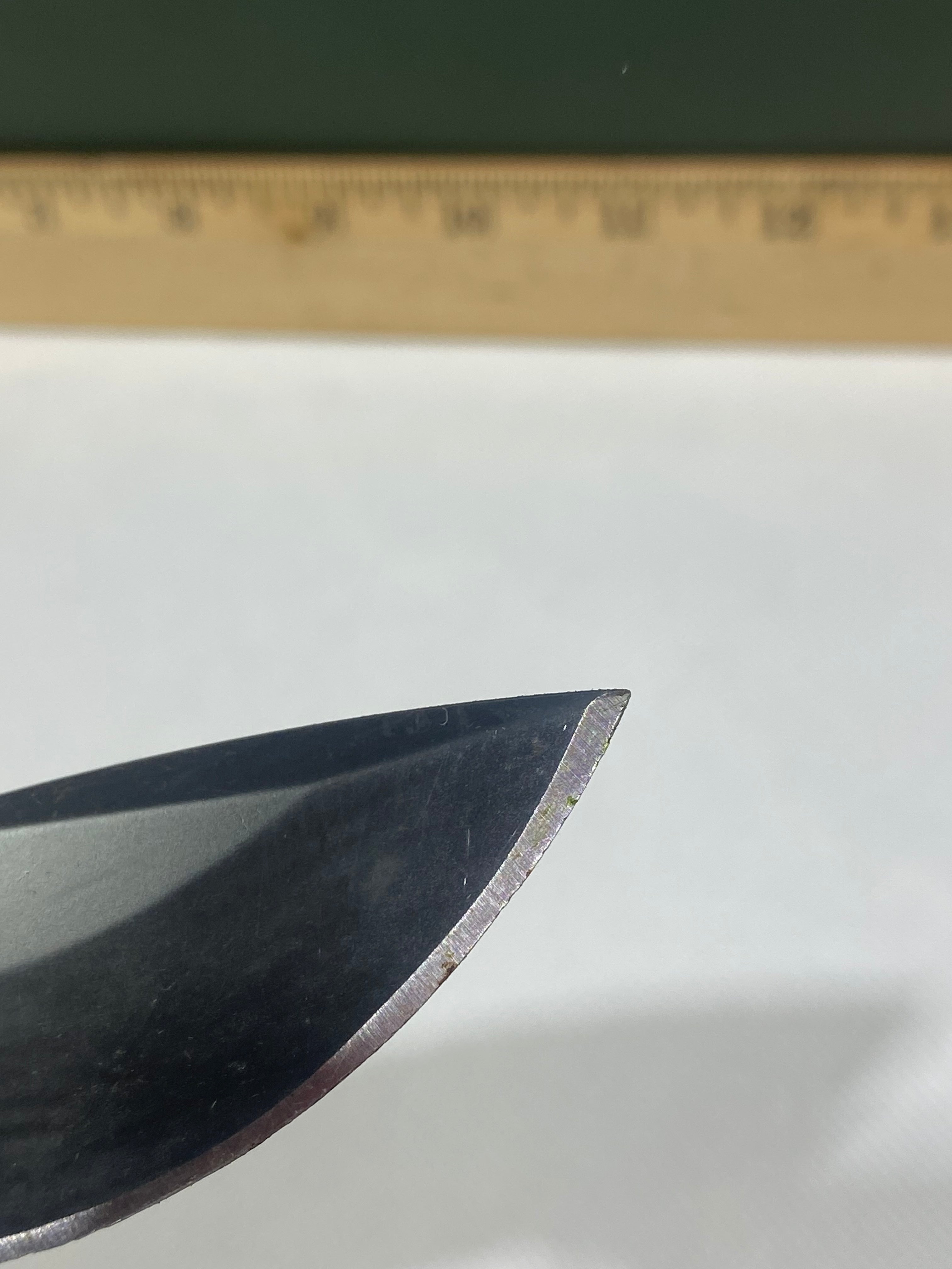Gerber -83. 06. Light usage. Needs oil. Some damage in the handle. Possible Rust.
