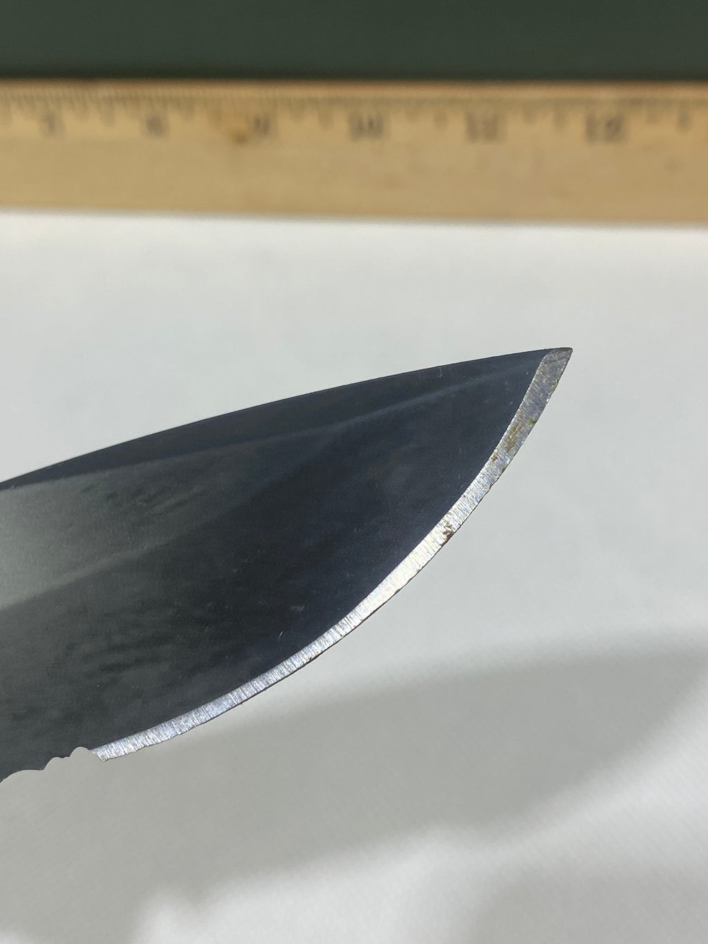 Gerber -83. 06. Light usage. Needs oil. Some damage in the handle. Possible Rust.
