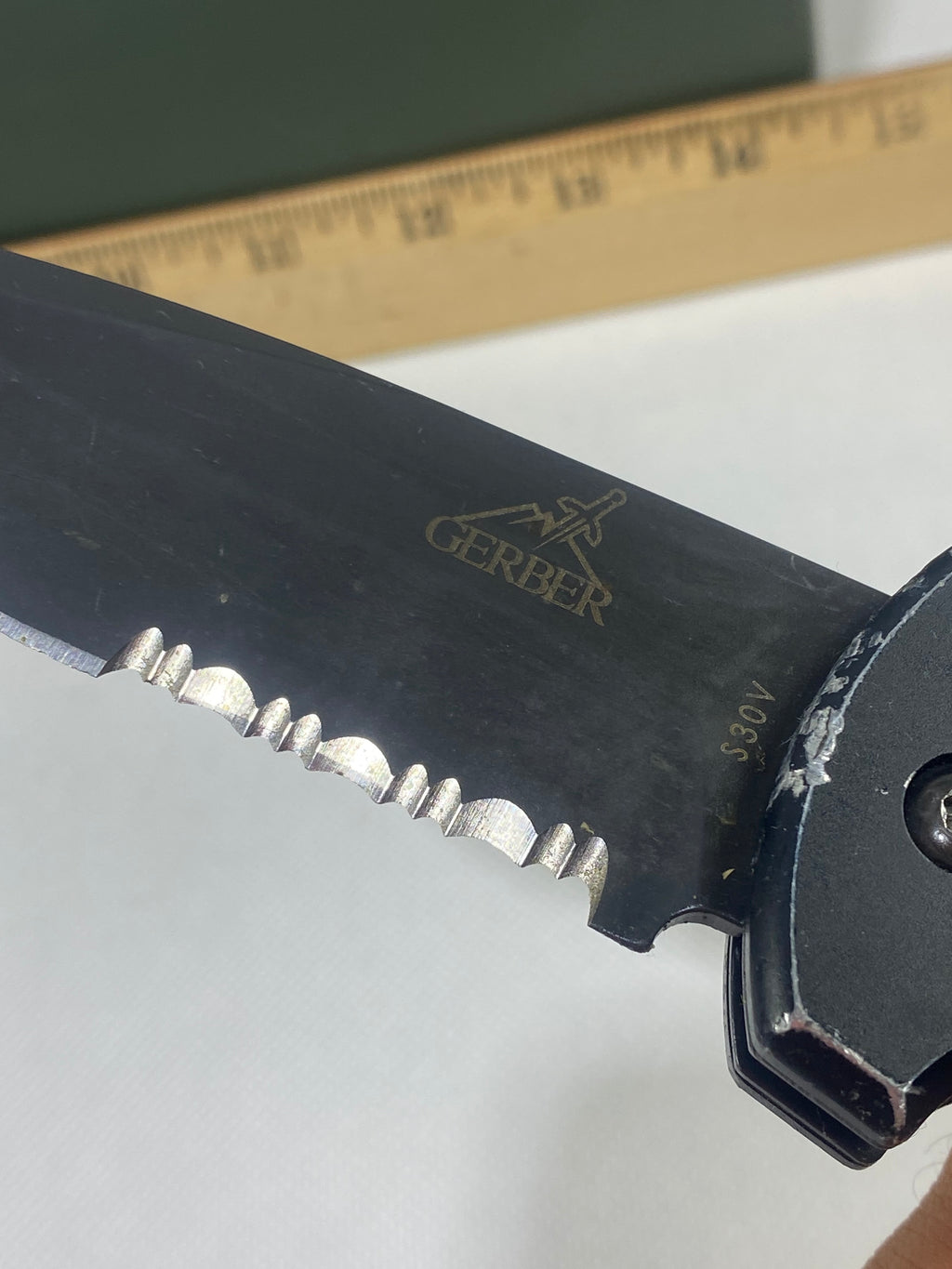 Gerber -83. 06. Light usage. Needs oil. Some damage in the handle. Possible Rust.