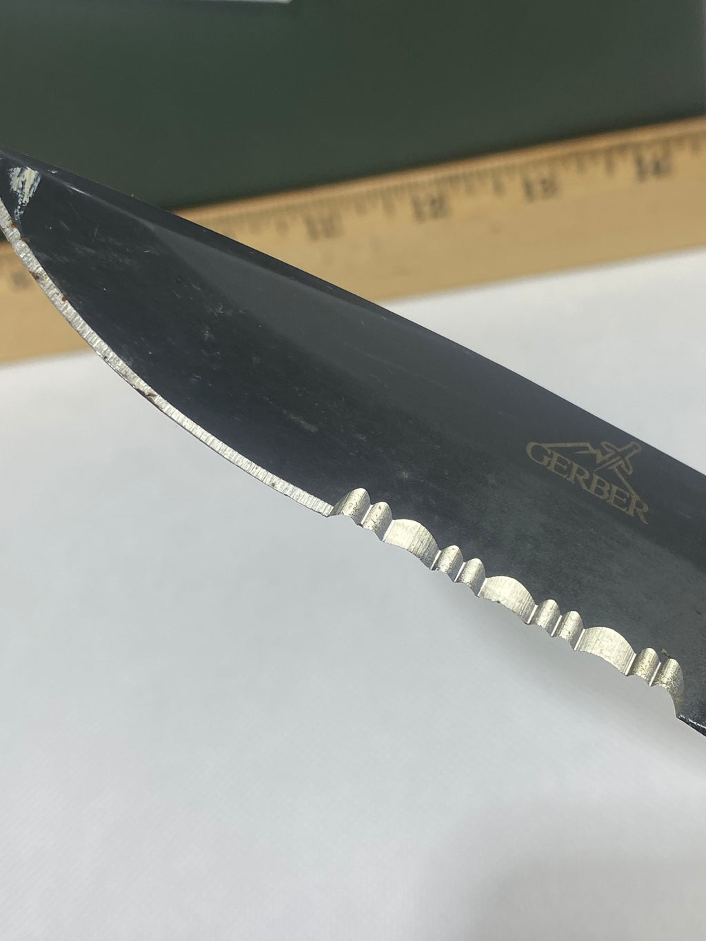 Gerber -83. 06. Light usage. Needs oil. Some damage in the handle. Possible Rust.