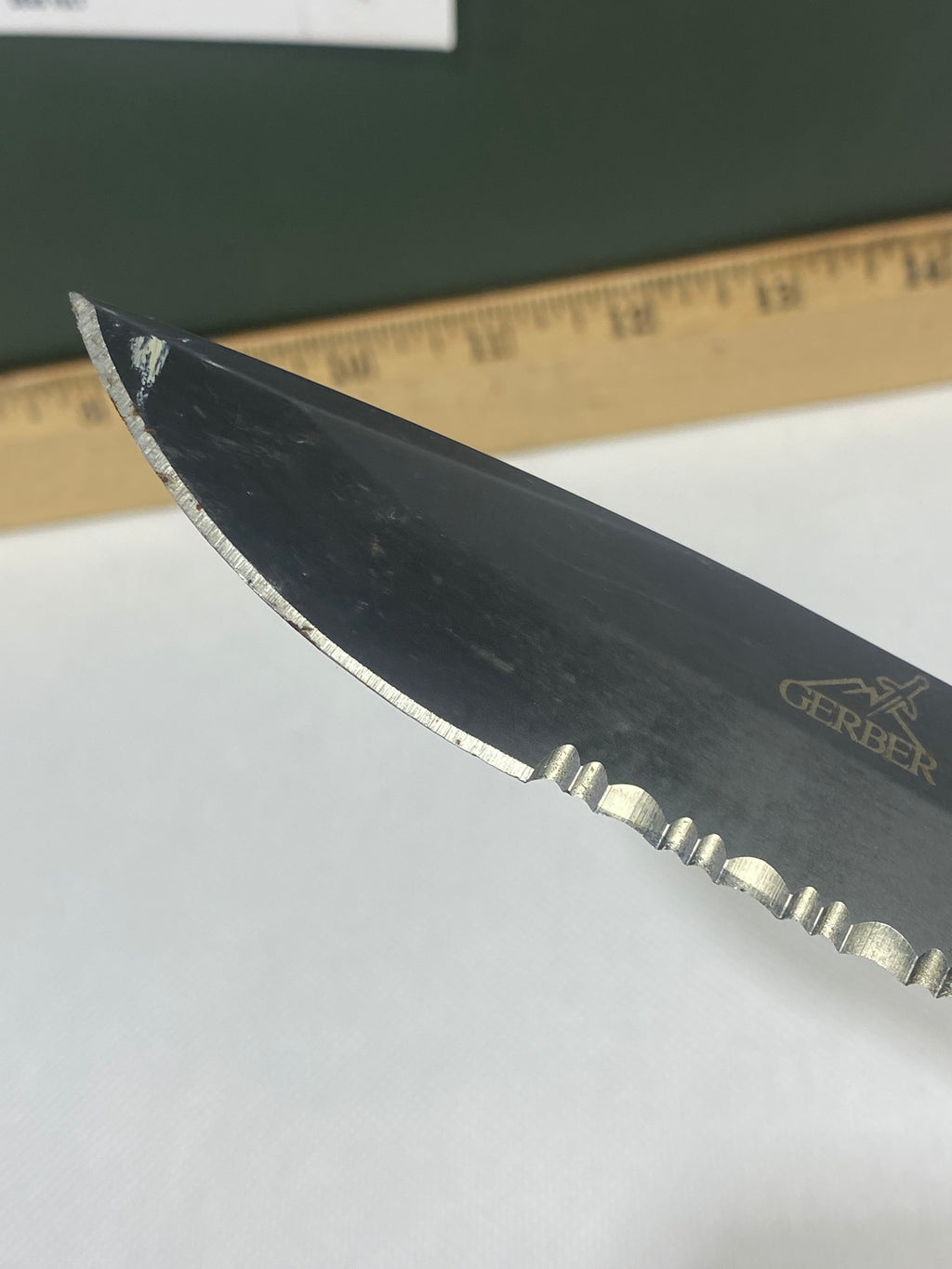 Gerber -83. 06. Light usage. Needs oil. Some damage in the handle. Possible Rust.