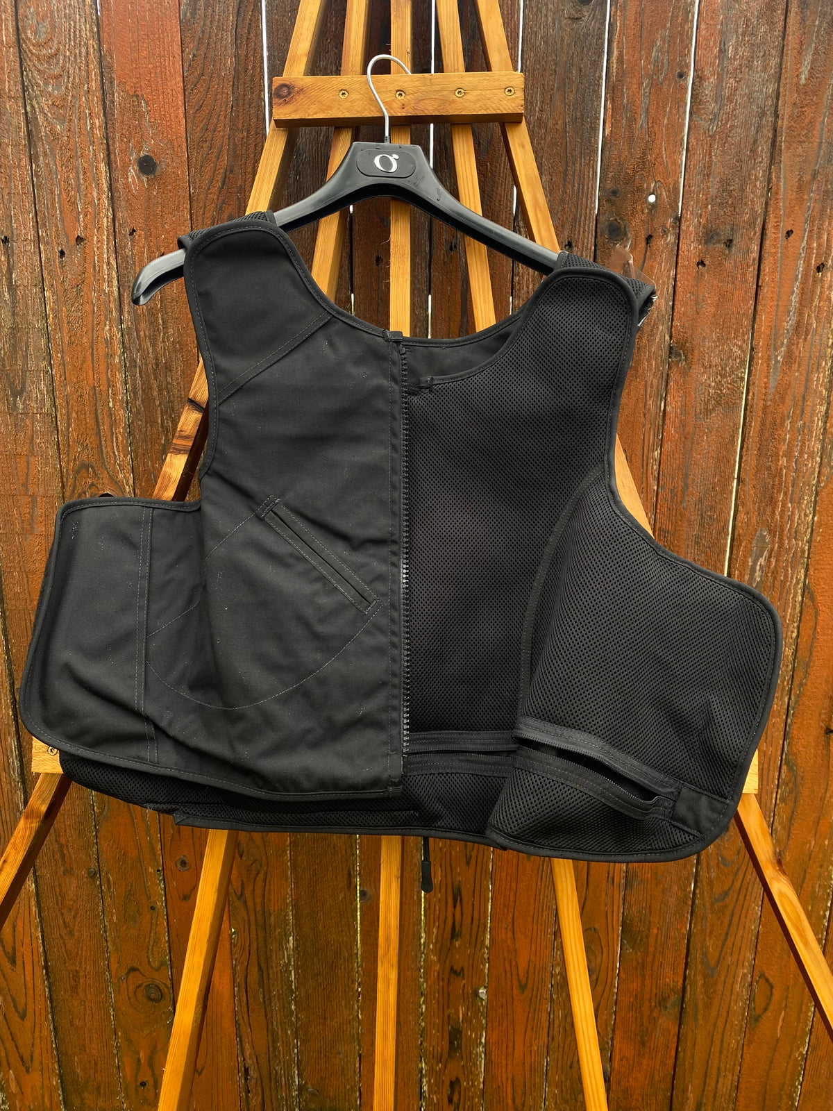 (XXX LARGE) Pre-Owned Safariland V1 FO CLN armor carrier.