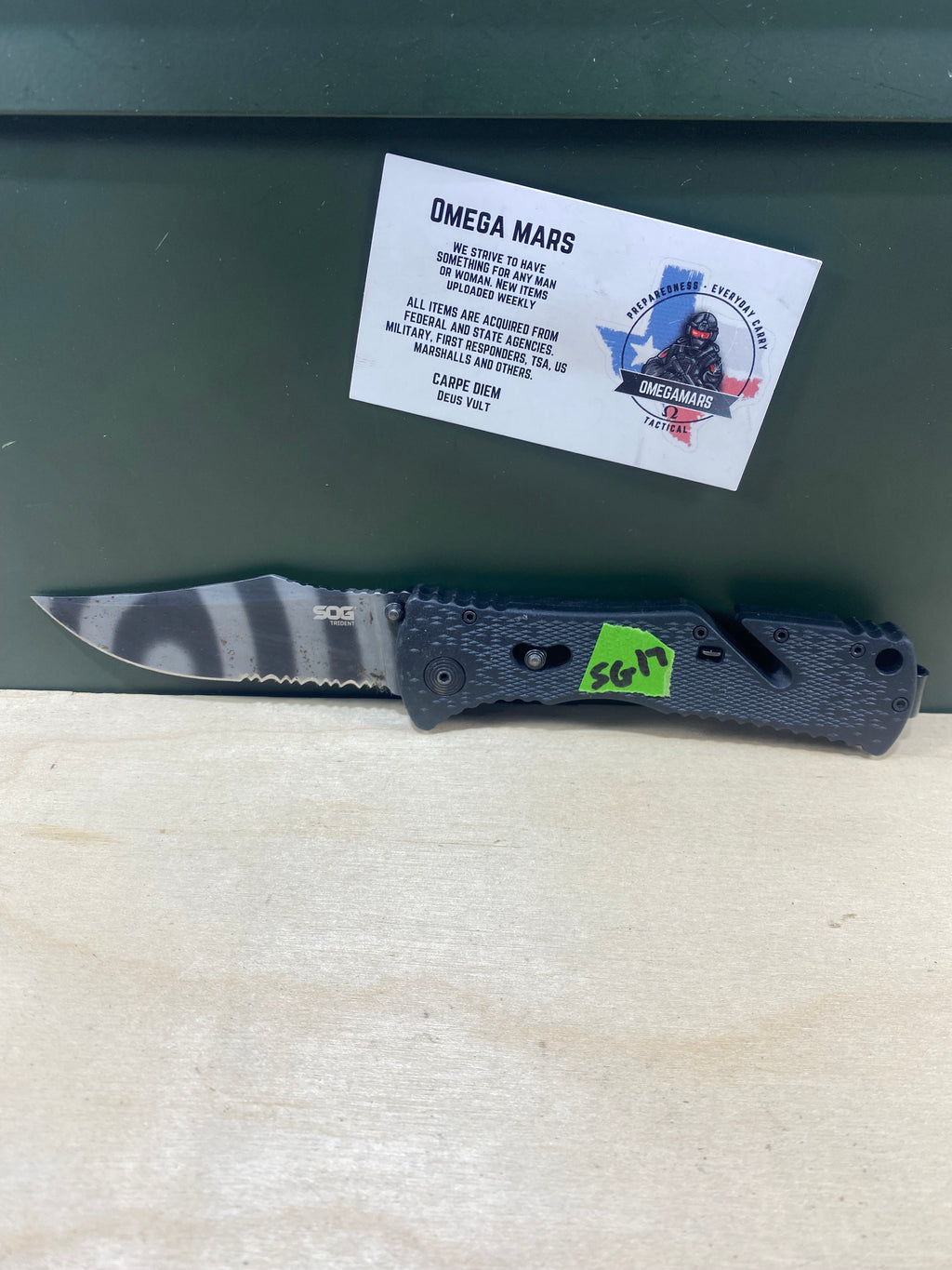 SOG Trident A/O #SG17. Light Usage. Dirty. Possible Rust. Chip on blade. Pocket clip little loose.