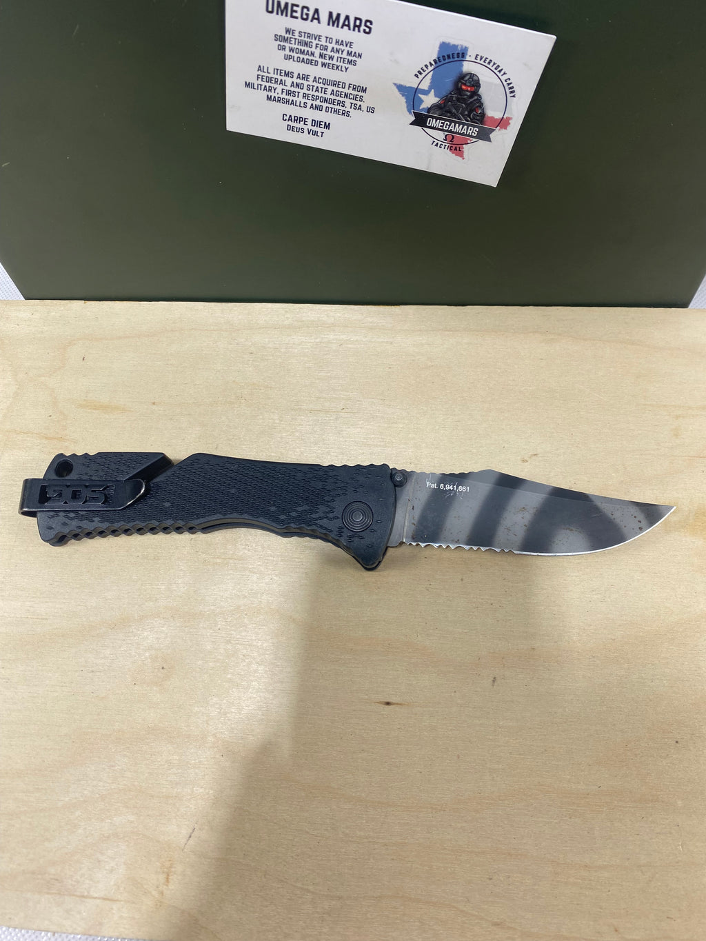 SOG Trident A/O #SG17. Light Usage. Dirty. Possible Rust. Chip on blade. Pocket clip little loose.