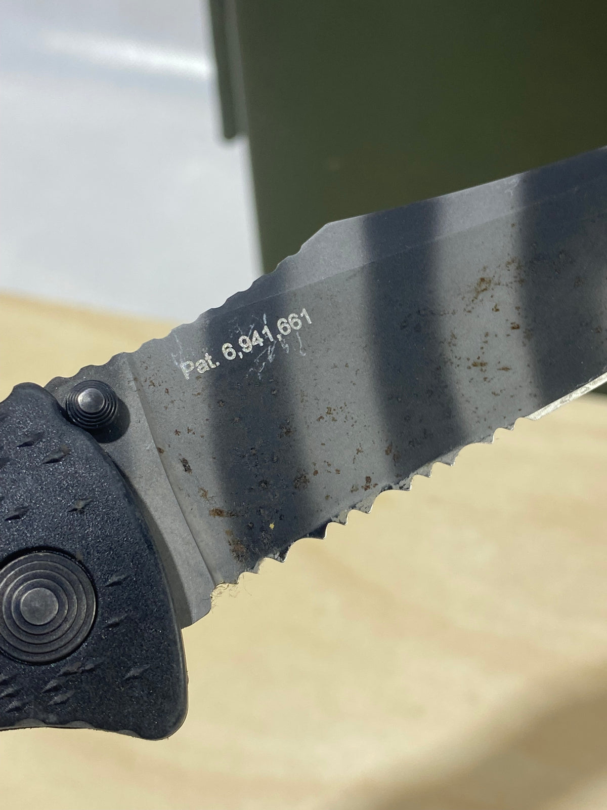SOG Trident A/O #SG17. Light Usage. Dirty. Possible Rust. Chip on blade. Pocket clip little loose.