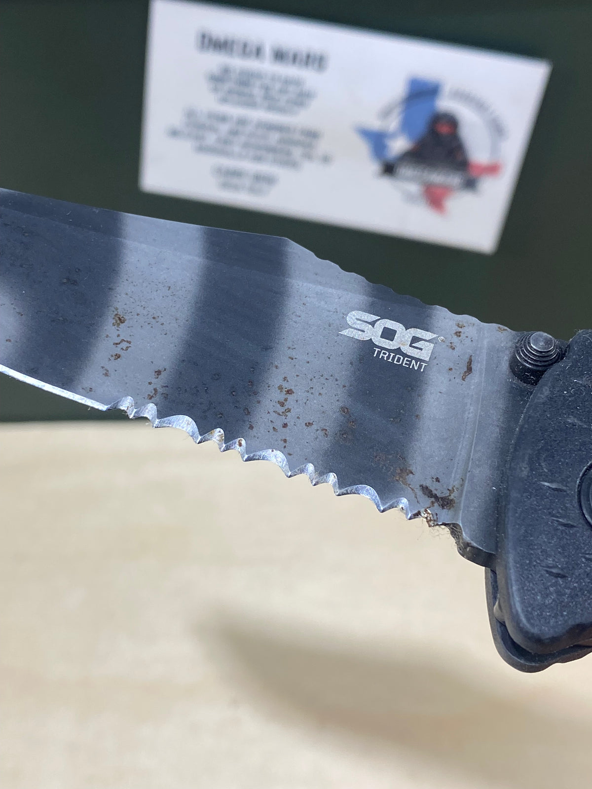 SOG Trident A/O #SG17. Light Usage. Dirty. Possible Rust. Chip on blade. Pocket clip little loose.