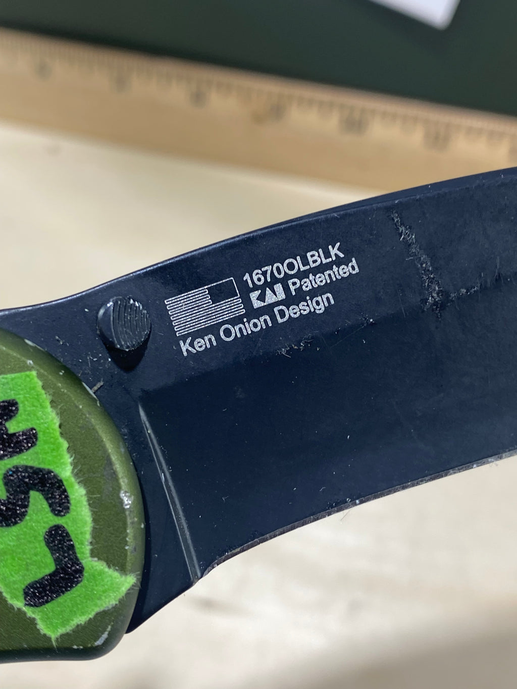 Kershaw Blur 1670OLBLK #57. Light Usage. Dirty. Blade has some scratches on. Dings on blade.