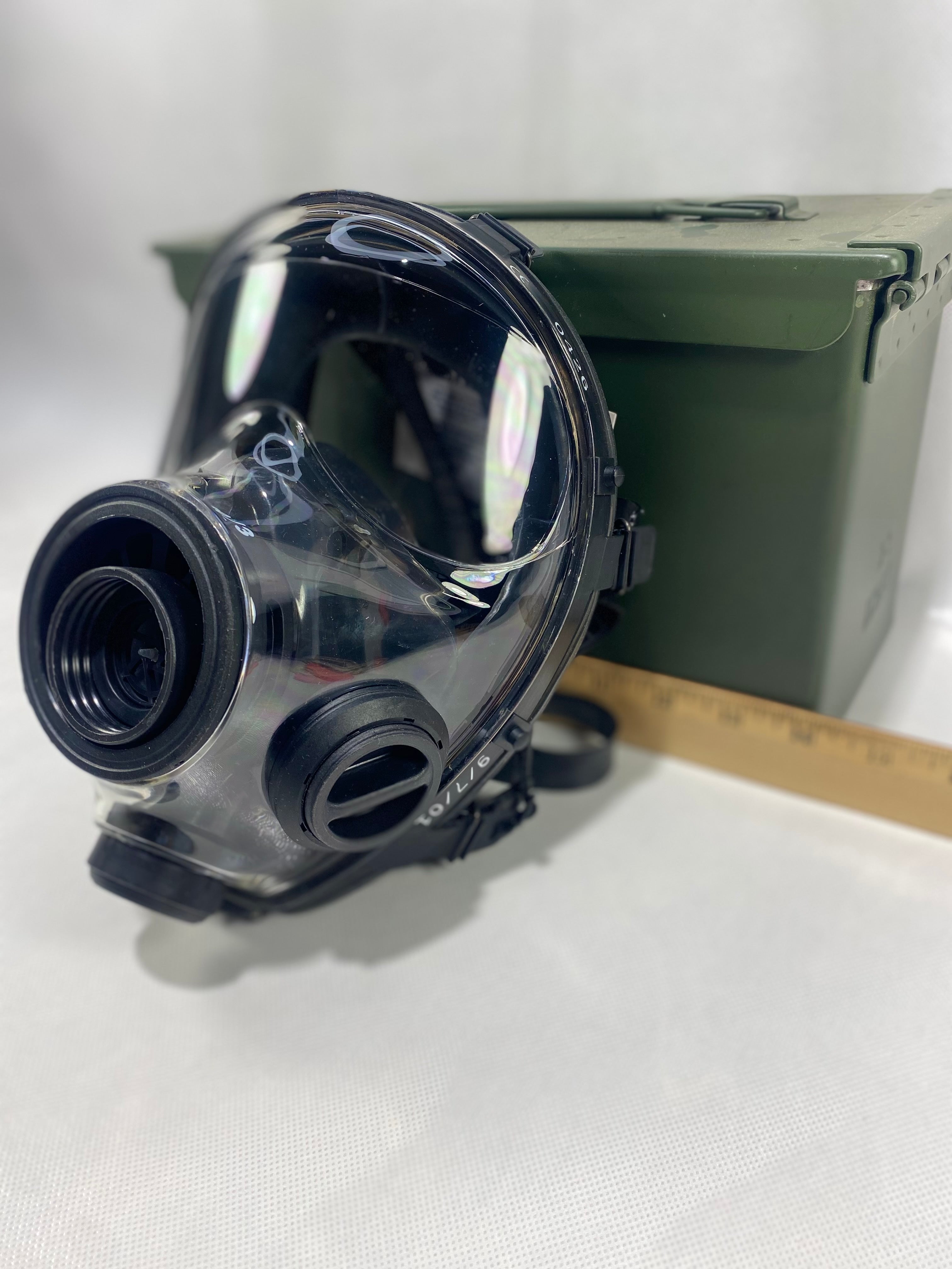Mestel SGE 400/3 Full Face Mask. Made in Italy. NEW - No Indication of Usage. Medium-Large. Expired Warranty. New old stock.