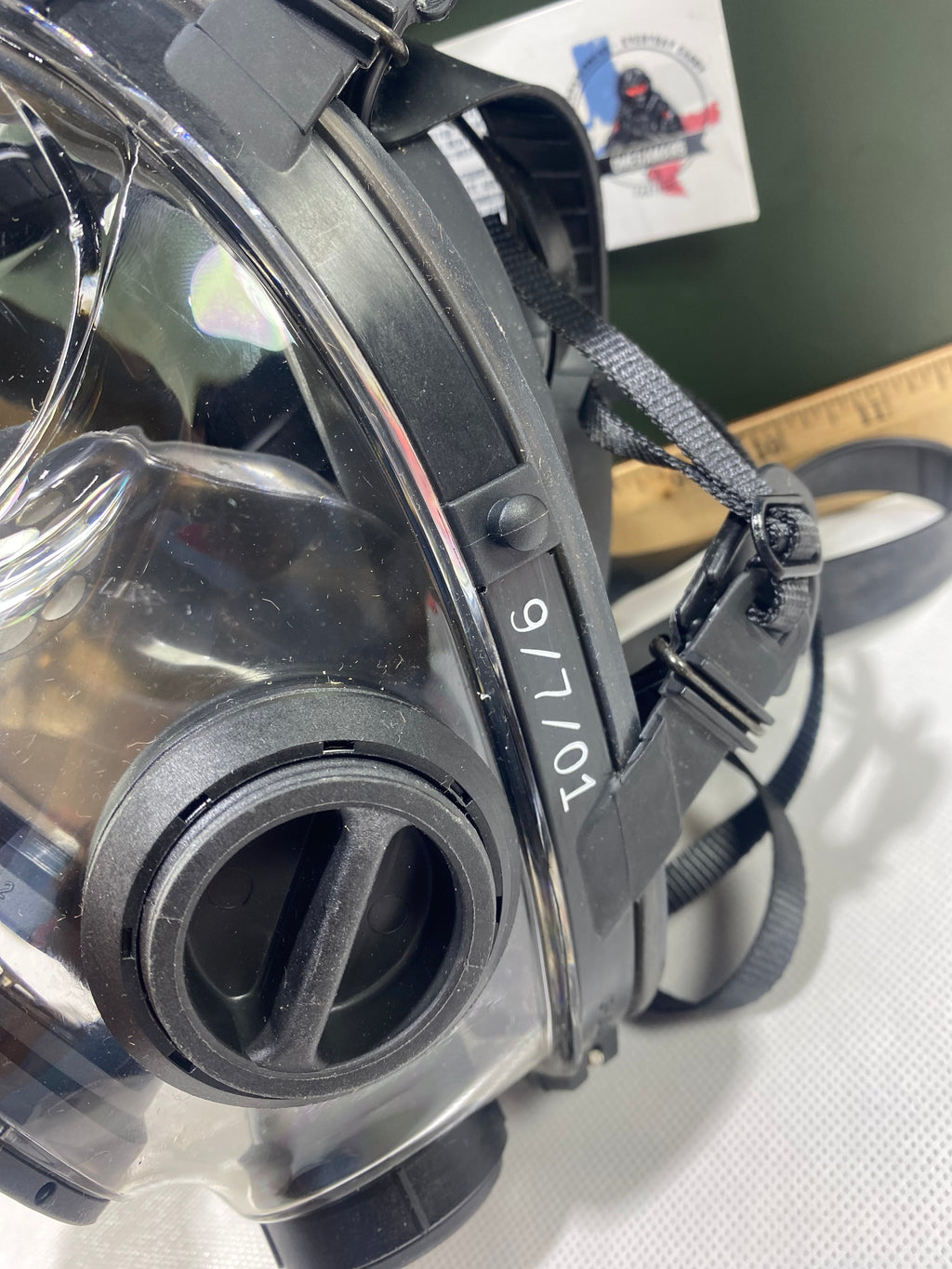 Mestel SGE 400/3 Full Face Mask. Made in Italy. NEW - No Indication of Usage. Medium-Large. Expired Warranty. New old stock.