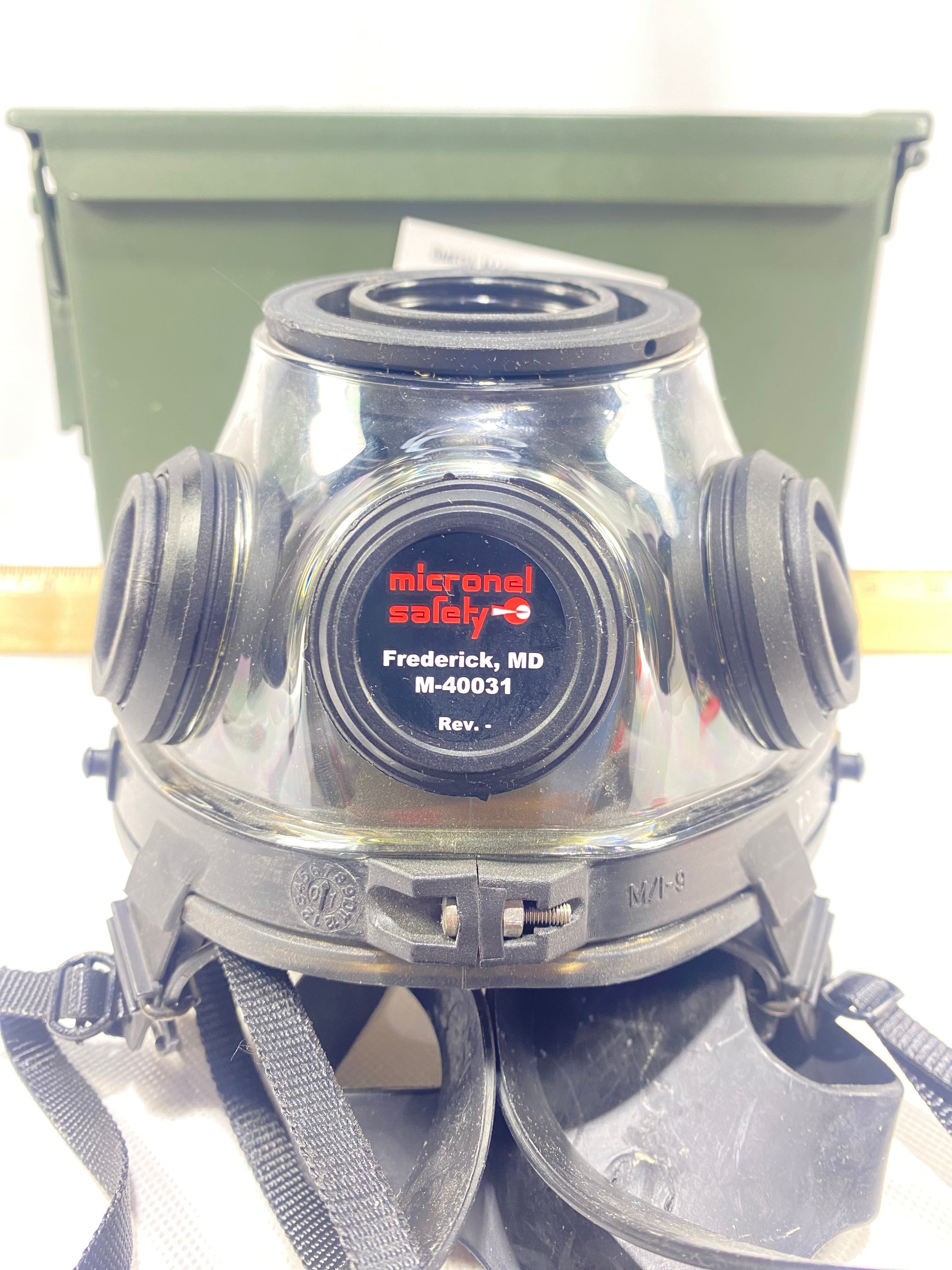 Mestel SGE 400/3 Full Face Mask. Made in Italy. NEW - No Indication of Usage. Medium-Large. Expired Warranty. New old stock.