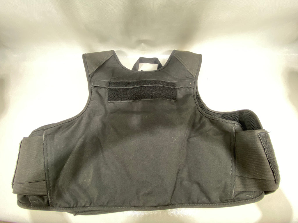Pre-Owned Safariland V1 FO CLN armor carrier. (MEDIUM)
