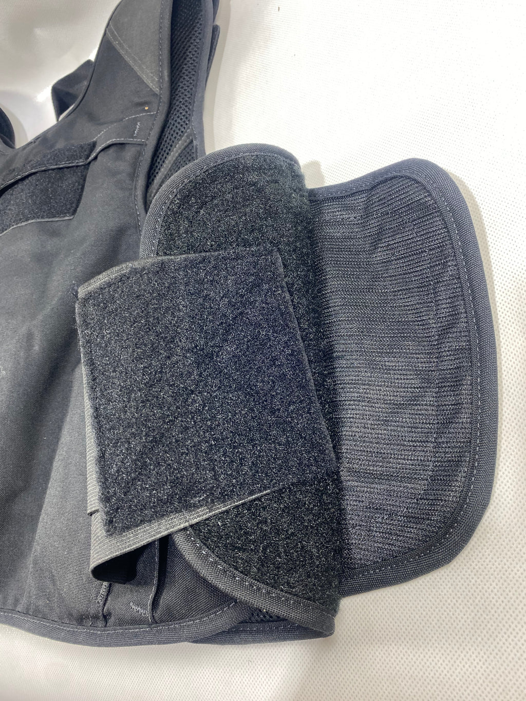 Pre-Owned Safariland V1 FO CLN armor carrier. (SMALL)