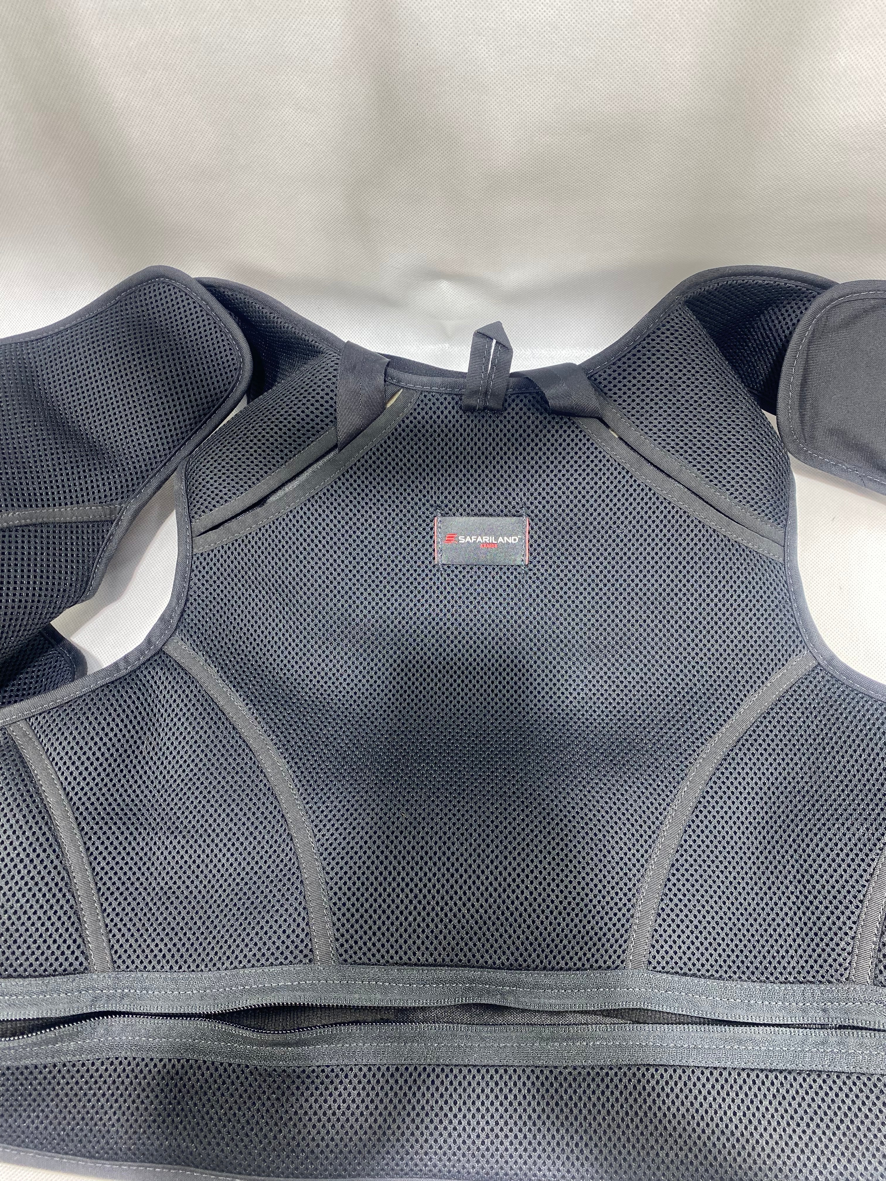 Pre-Owned Safariland V1 FO CLN armor carrier. (MEDIUM)