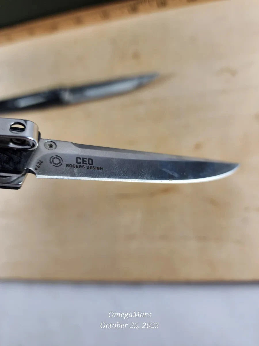 CRKT CEO Thumbstud 7096V - LIGHT USAGE